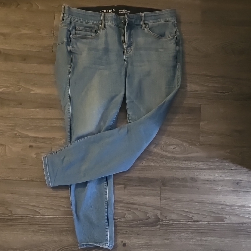 Torrid 18R Bombshell Skinny Jeans